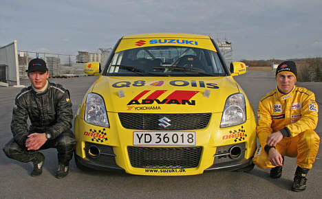 Kasper Nyman Andersen (tv.) overtager i 2007 den ene af de to Suzuki Swift 1600 Challenge. Niki Bjerg Larsen (th.) fortsætter som kører af den anden af to gule Suzukier.